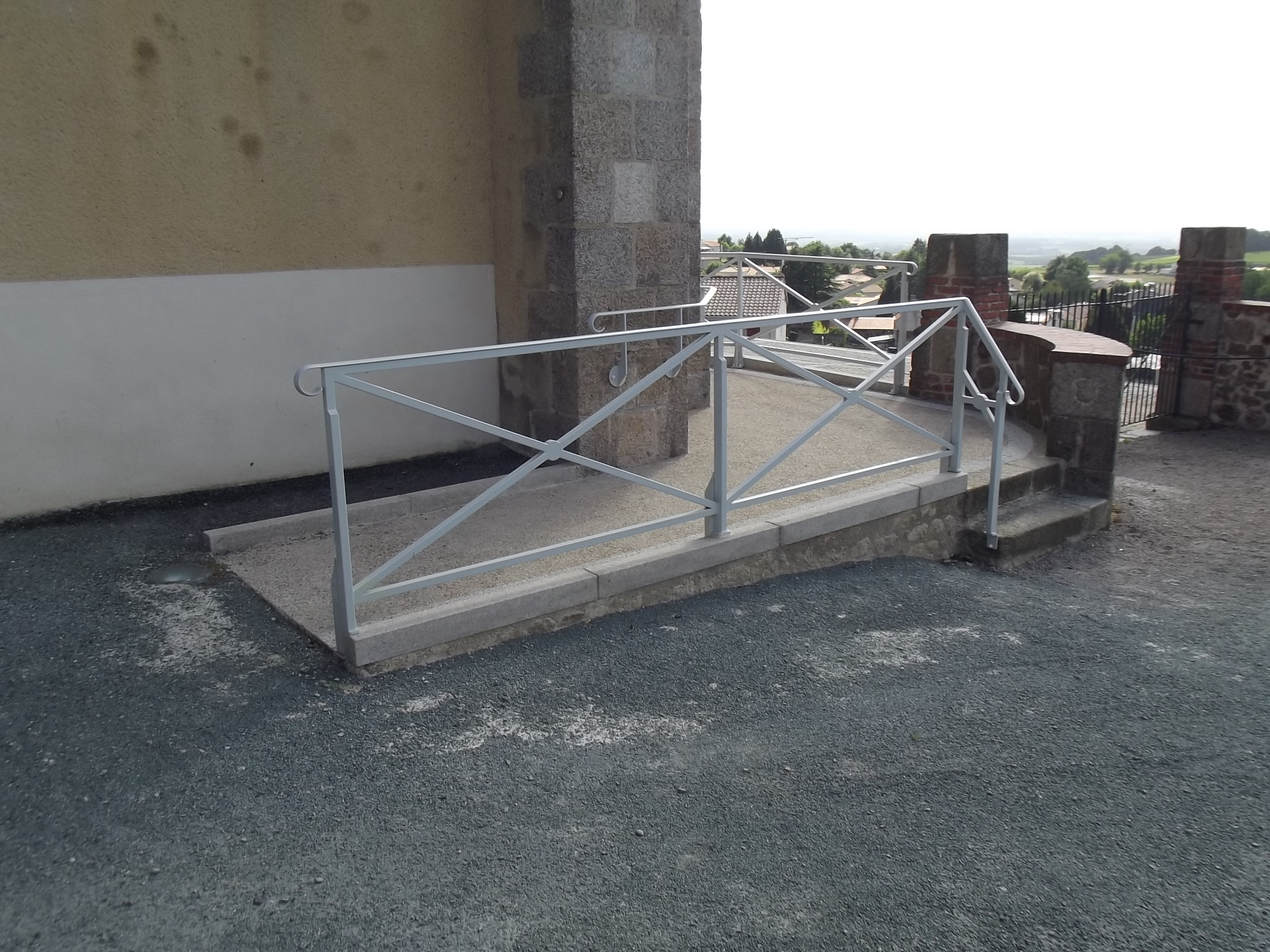 Rampe d'accès PMR - Eglise St Michel Mont Mercure - Benaiteau